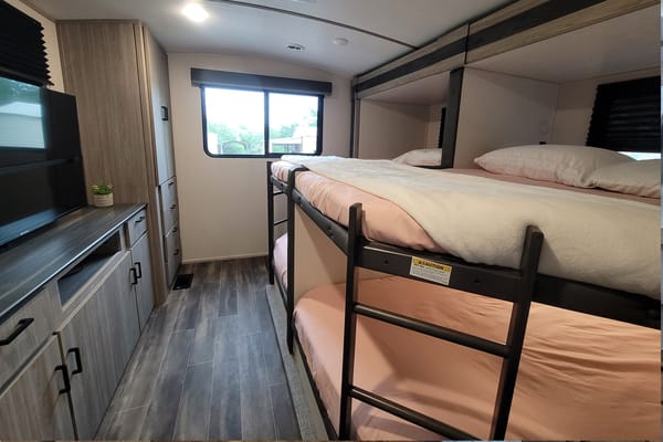 "The Quadrants" 2 BR / Sleeps 12