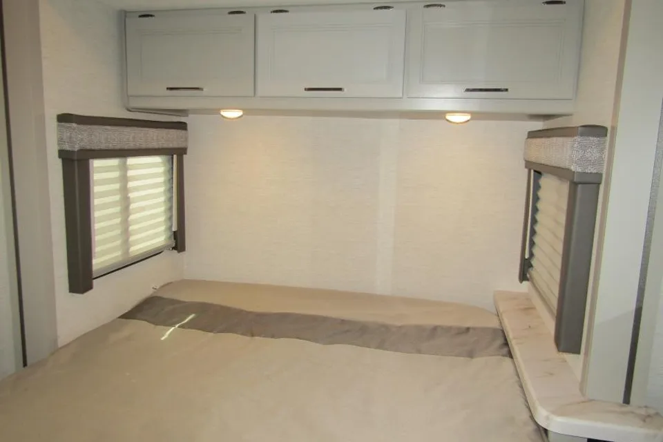 Like-New Thor Motor Coach ESpec Chateau 22Z Class C - GLG02