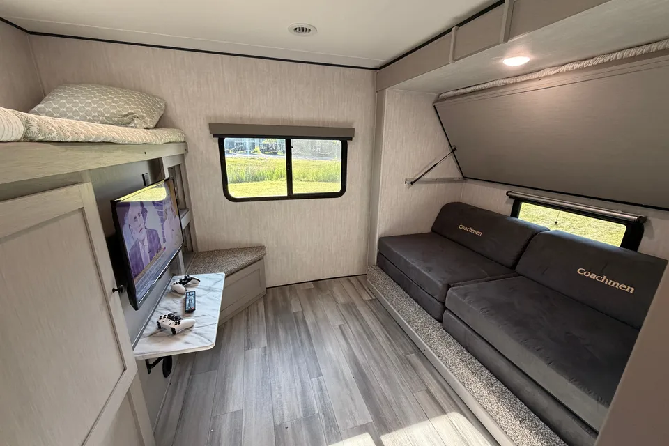 Dan's Coachmen Apex 300BHS Travel Trailer