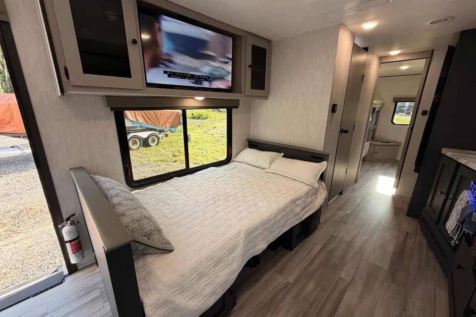 Dan's Coachmen Apex 300BHS Travel Trailer
