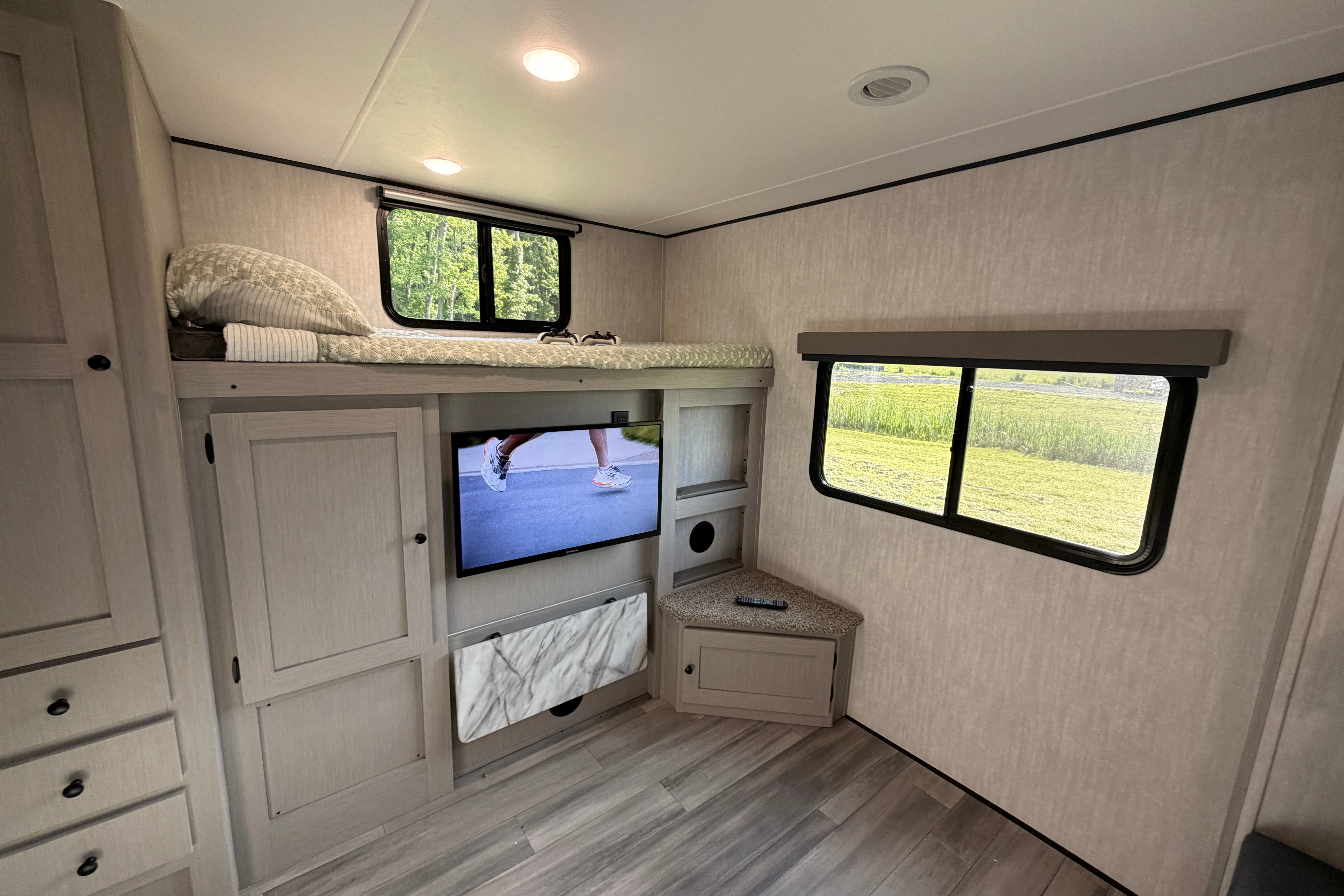 Dan's Coachmen Apex 300BHS Travel Trailer
