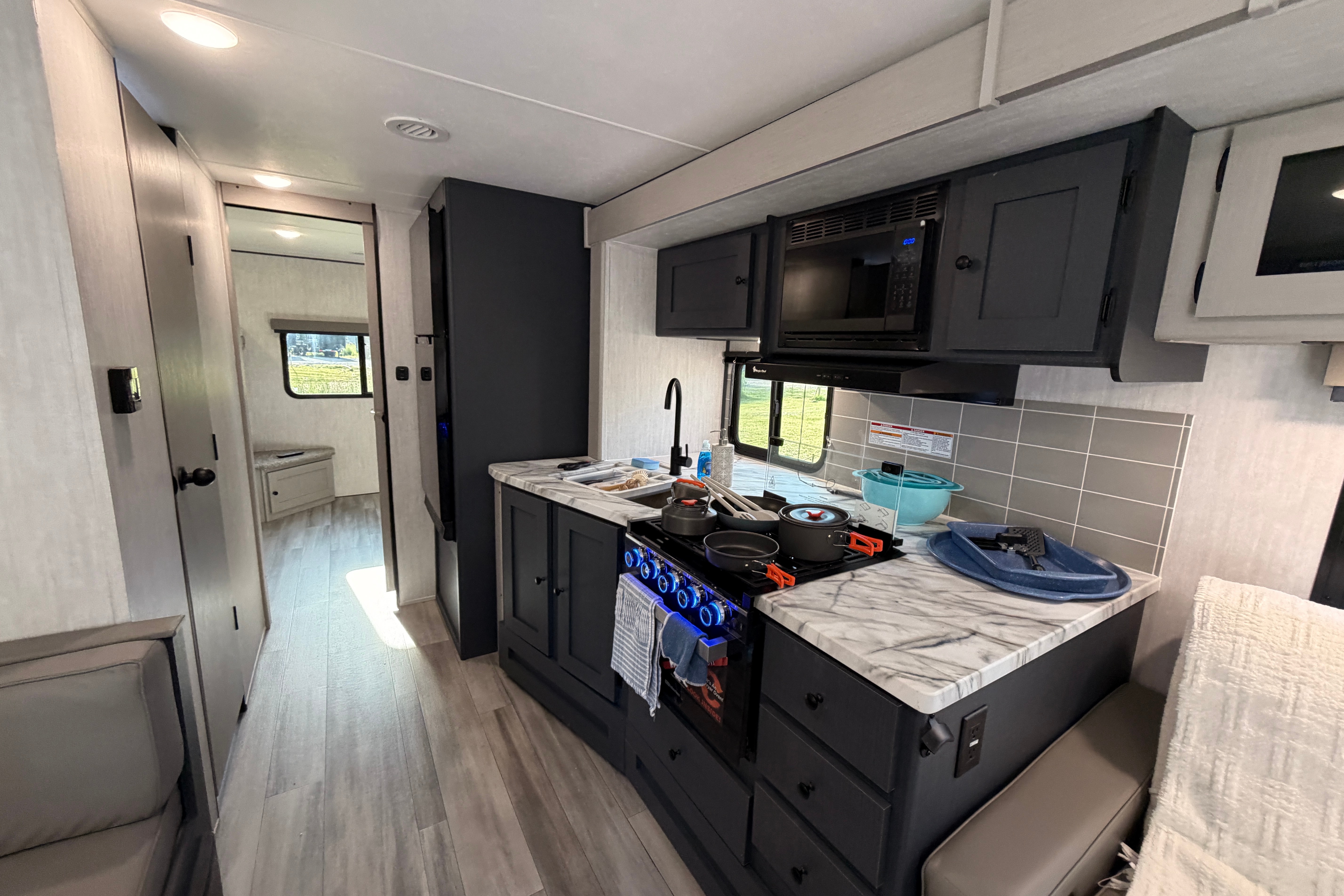 Dan's Coachmen Apex 300BHS Travel Trailer