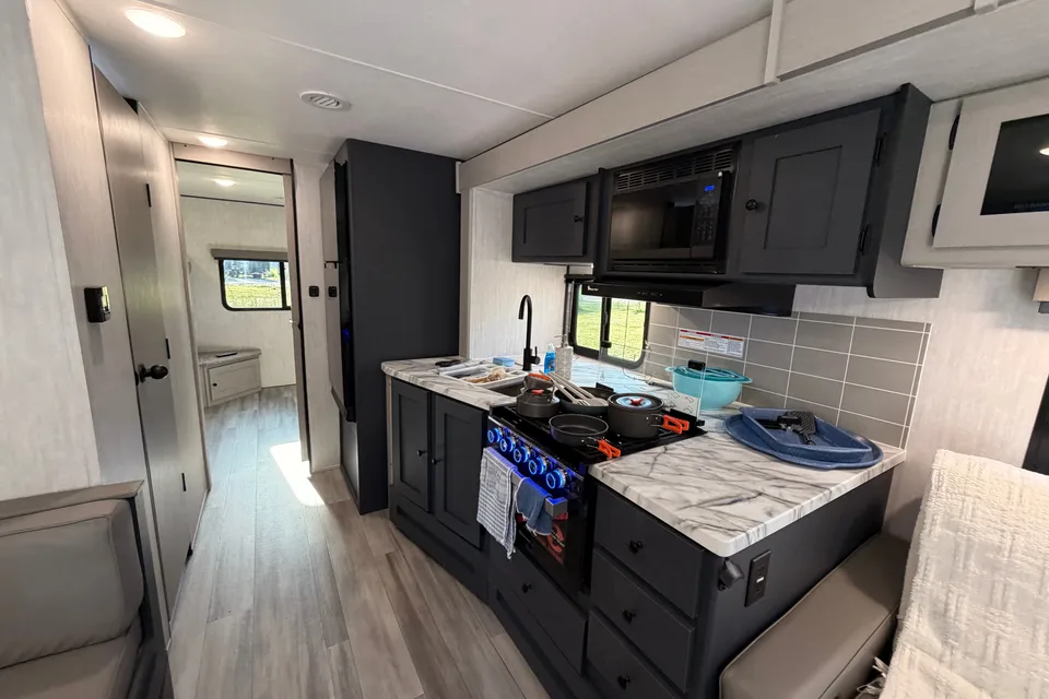 Dan's Coachmen Apex 300BHS Travel Trailer