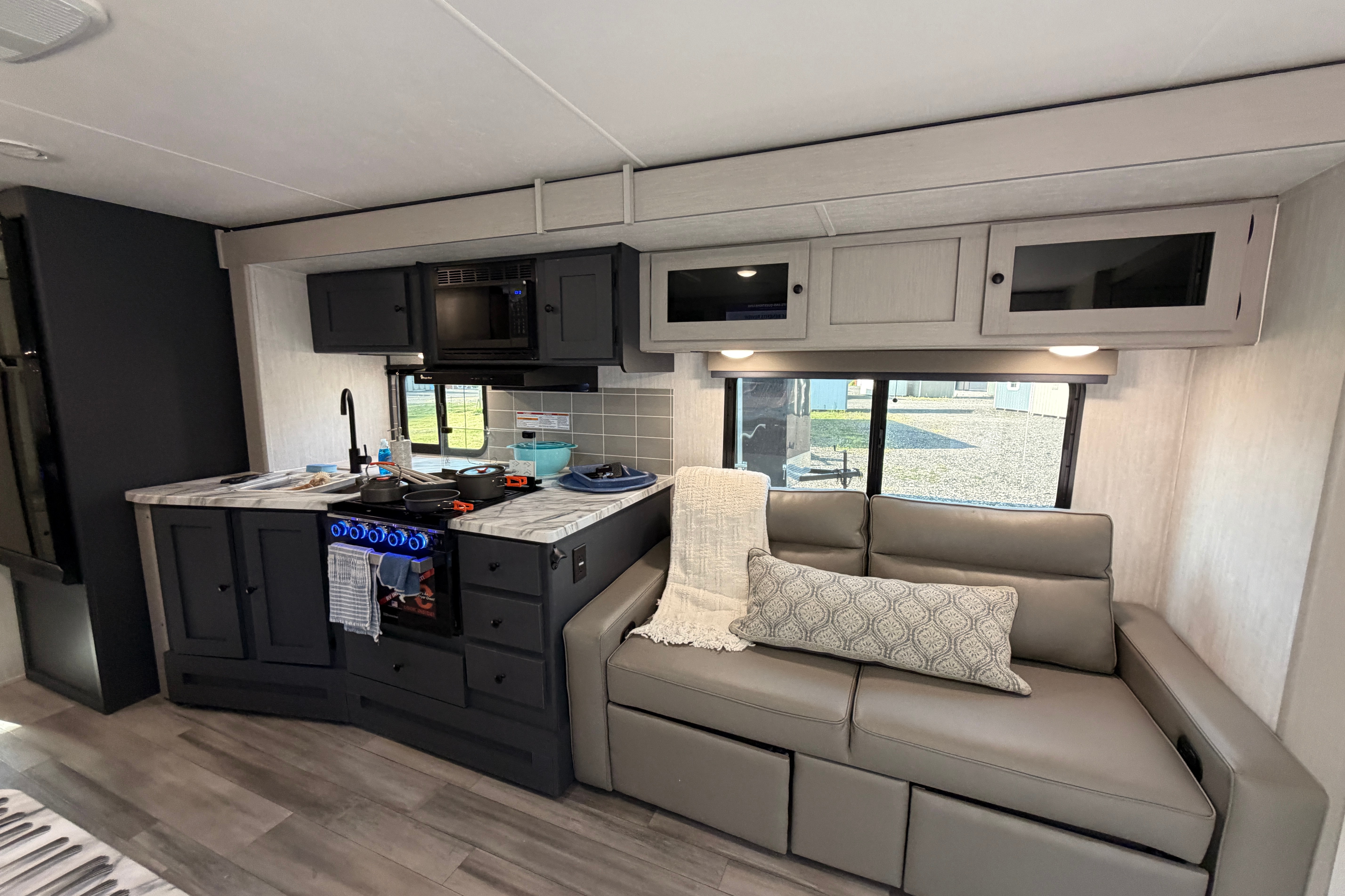 Dan's Coachmen Apex 300BHS Travel Trailer