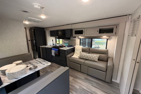 Dan's Coachmen Apex 300BHS Travel Trailer