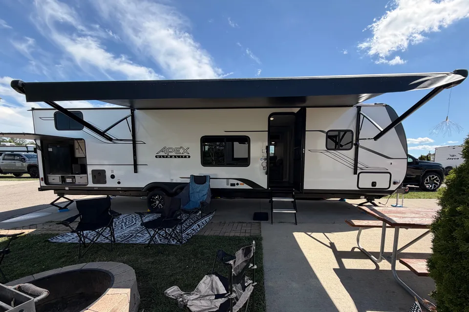Family Coachmen Apex 300BHS Travel Trailer