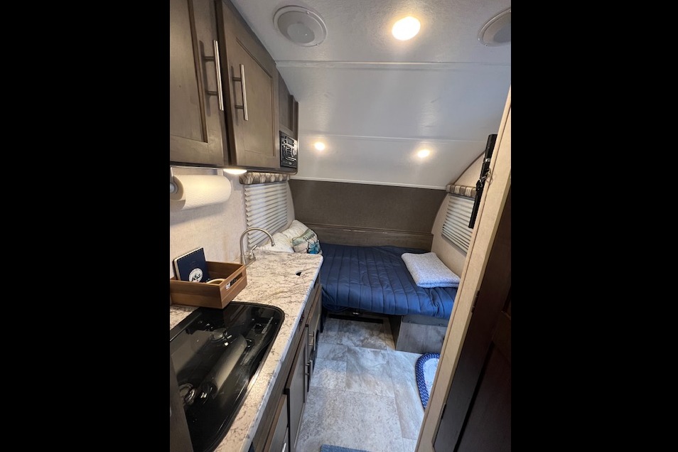 Nomadic Nature Rentals w Luxury Ammenities (R-pod)