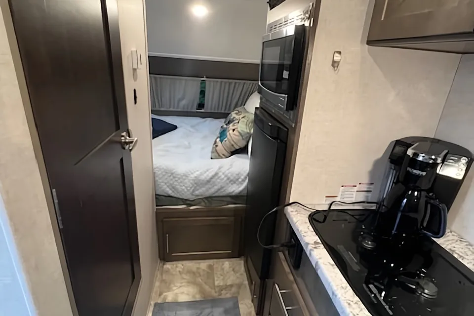 Nomadic Nature Rentals w Luxury Ammenities (R-pod)