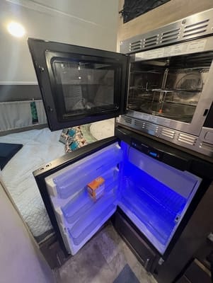Nomadic Nature Rentals w Luxury Ammenities (R-pod)