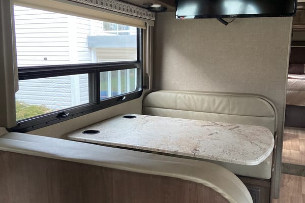 Campy the Thor Motor Coach Fourwinds 31Y Class C