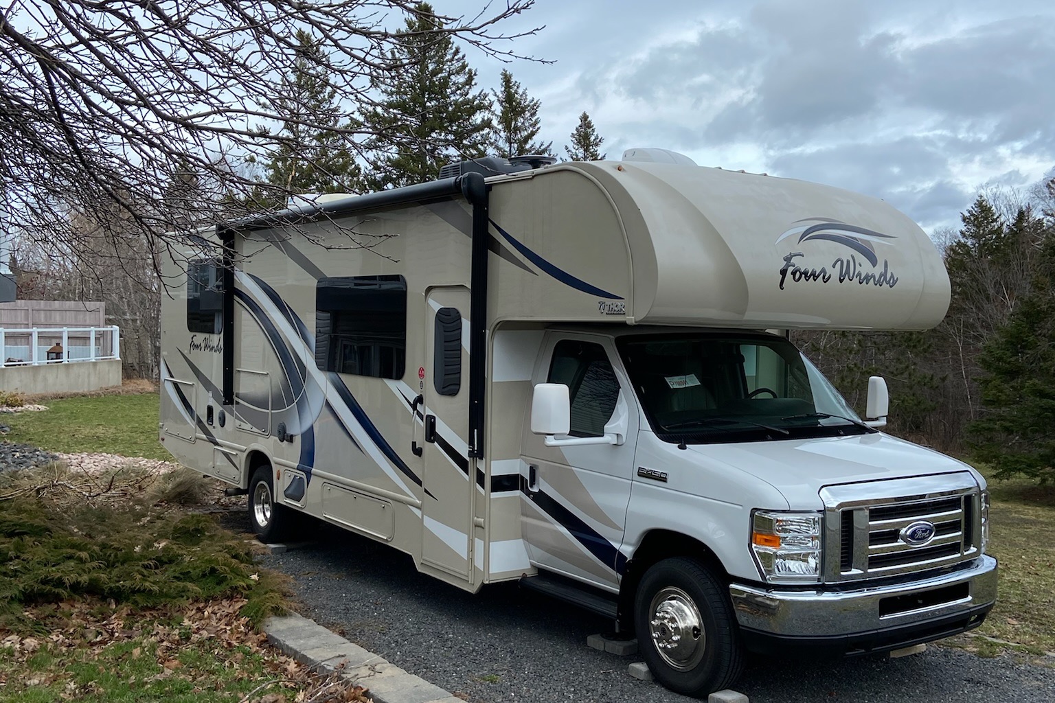 Campy the Thor Motor Coach Fourwinds 31Y Class C