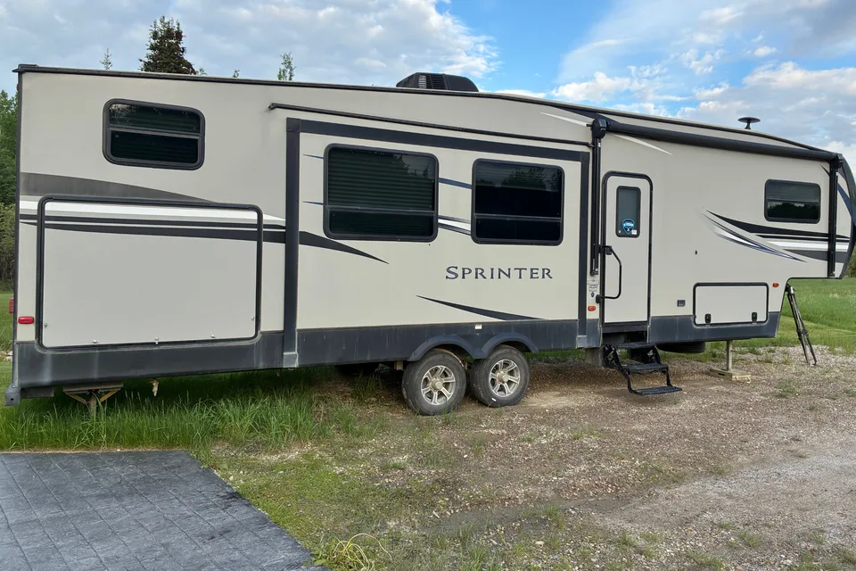 32BHFW Keystone Sprinter  Fifth Wheel
