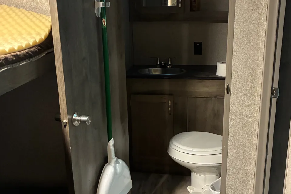 32BHFW Keystone Sprinter  Fifth Wheel