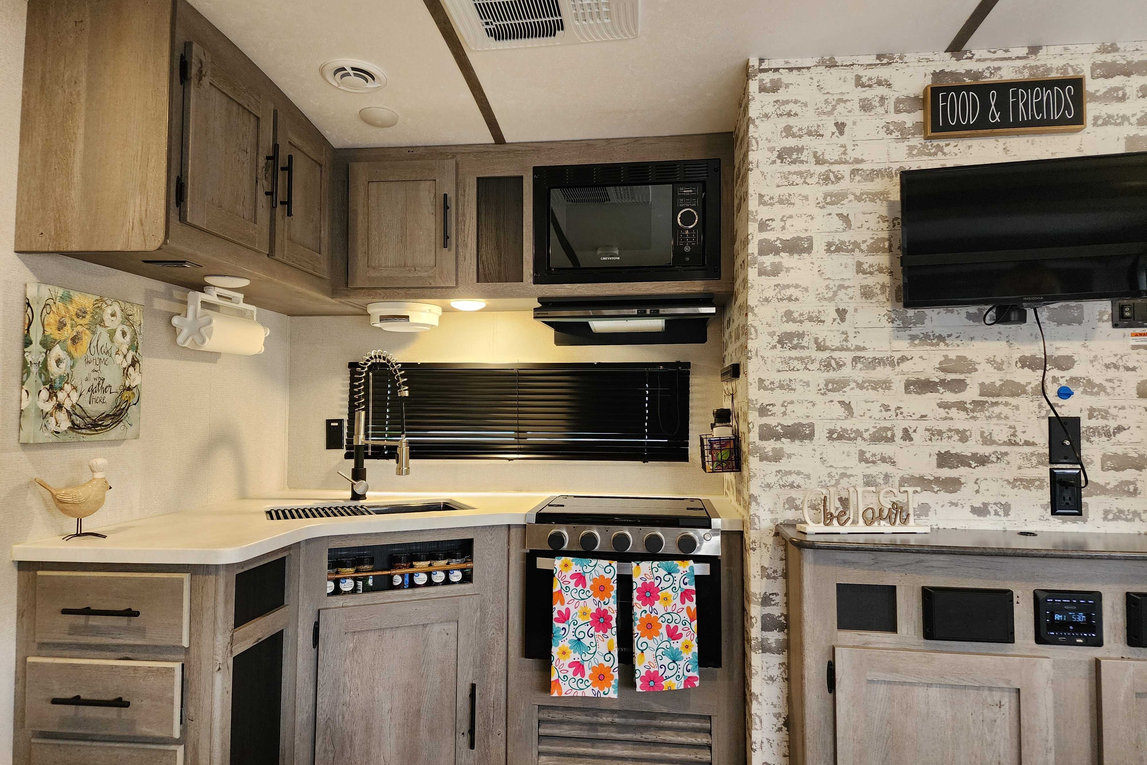 Lynn's Springdale 251BH Travel Trailer