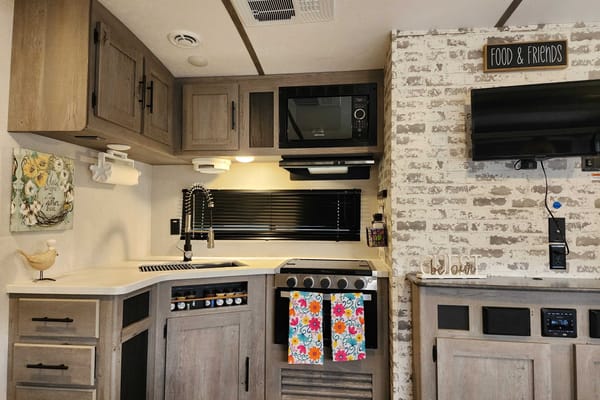 Lynn's Springdale 251BH Travel Trailer