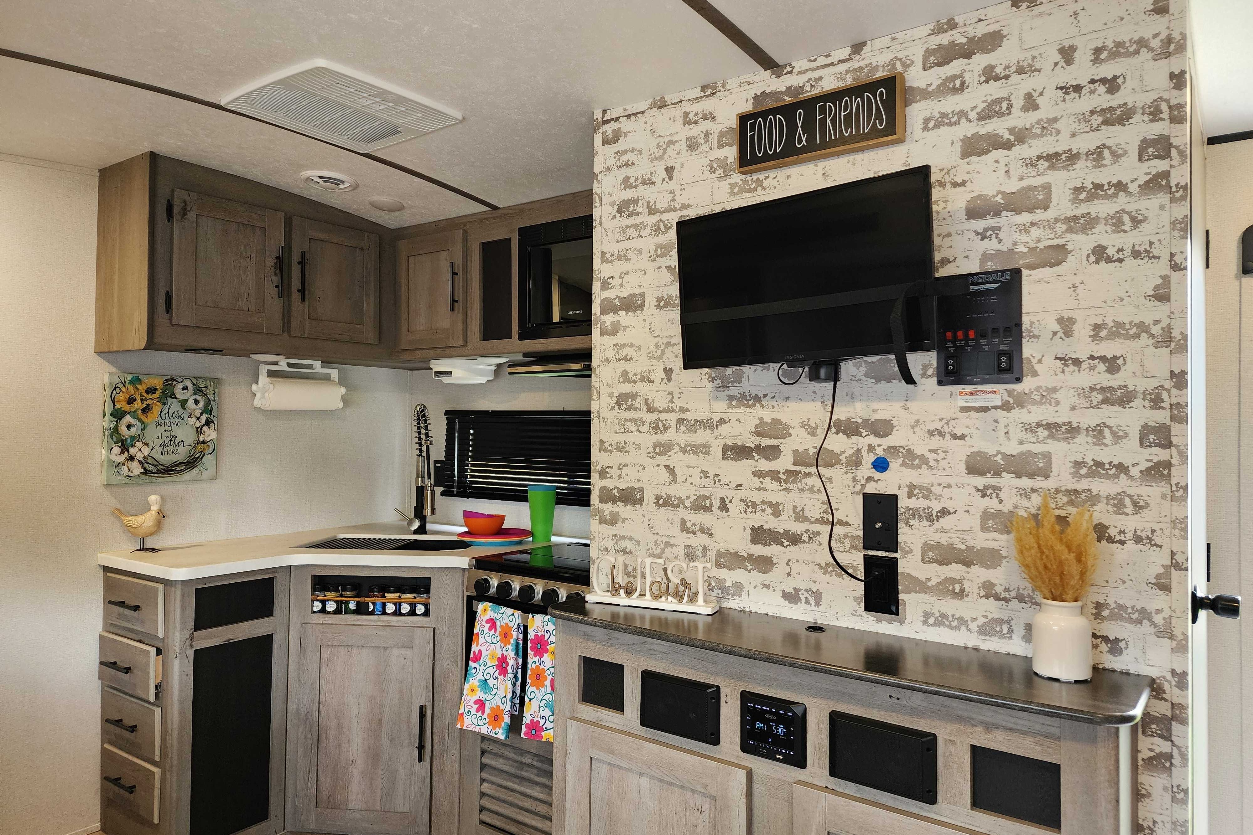 Lynn's Springdale 251BH Travel Trailer