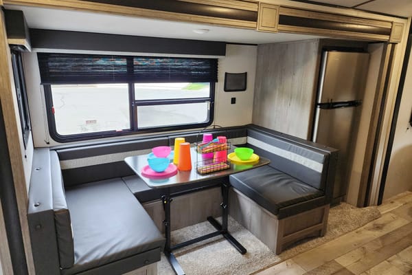 Lynn's Springdale 251BH Travel Trailer
