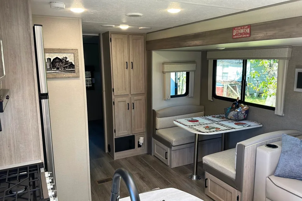 James's Coachmen Catalina Legacy Edition Travel Trailer