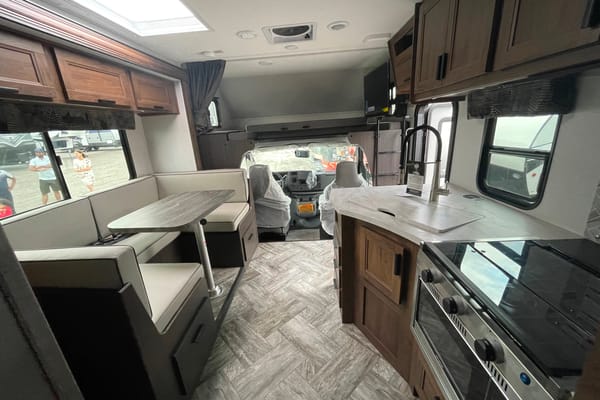 Unwind Sunseeker 2022 Class C