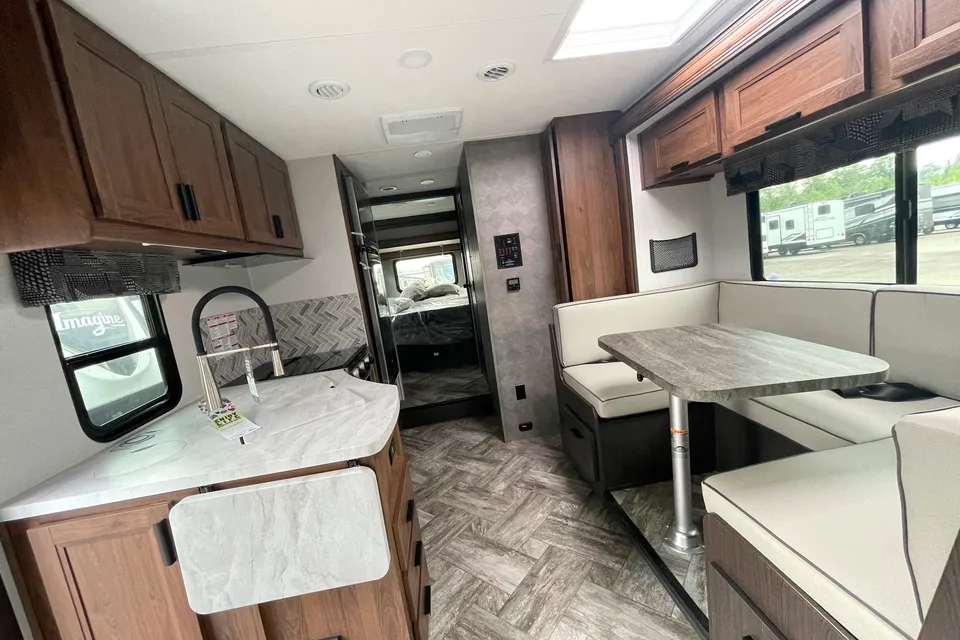 Unwind Sunseeker 2022 Class C