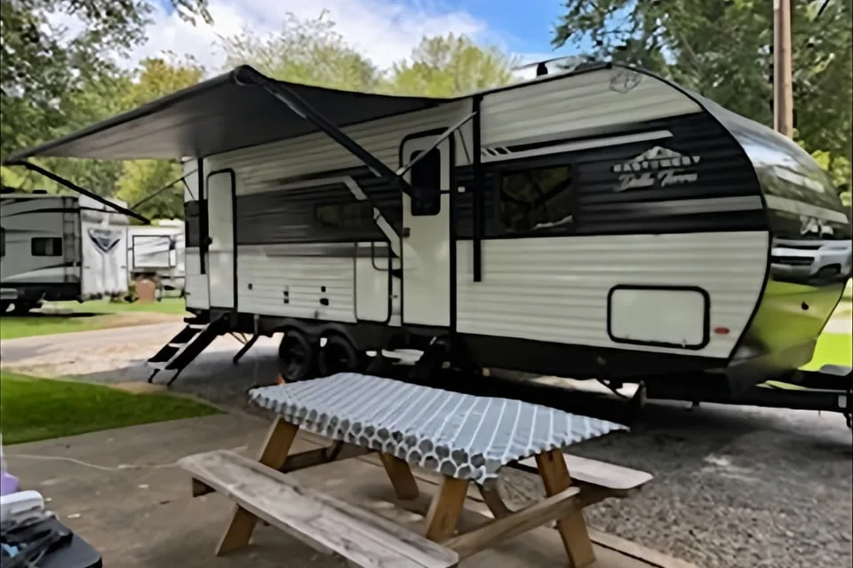 Emily's Forest River Della Terra 241BH Travel Trailer