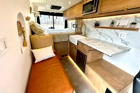 2021 LUXURY Mercedes Sprinter 4x4 Campervan "Sully"
