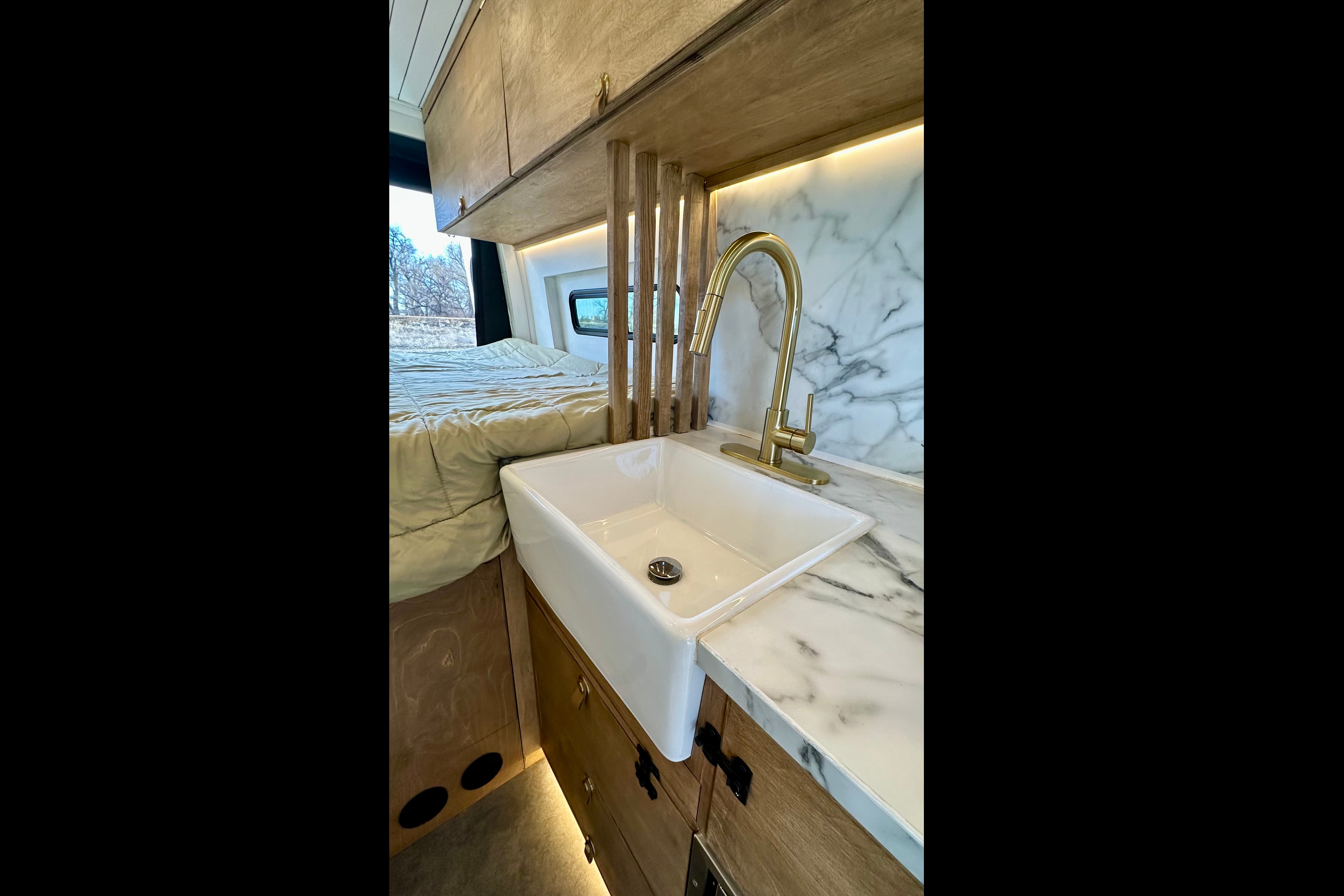 2021 LUXURY Mercedes Sprinter 4x4 Campervan "Sully"