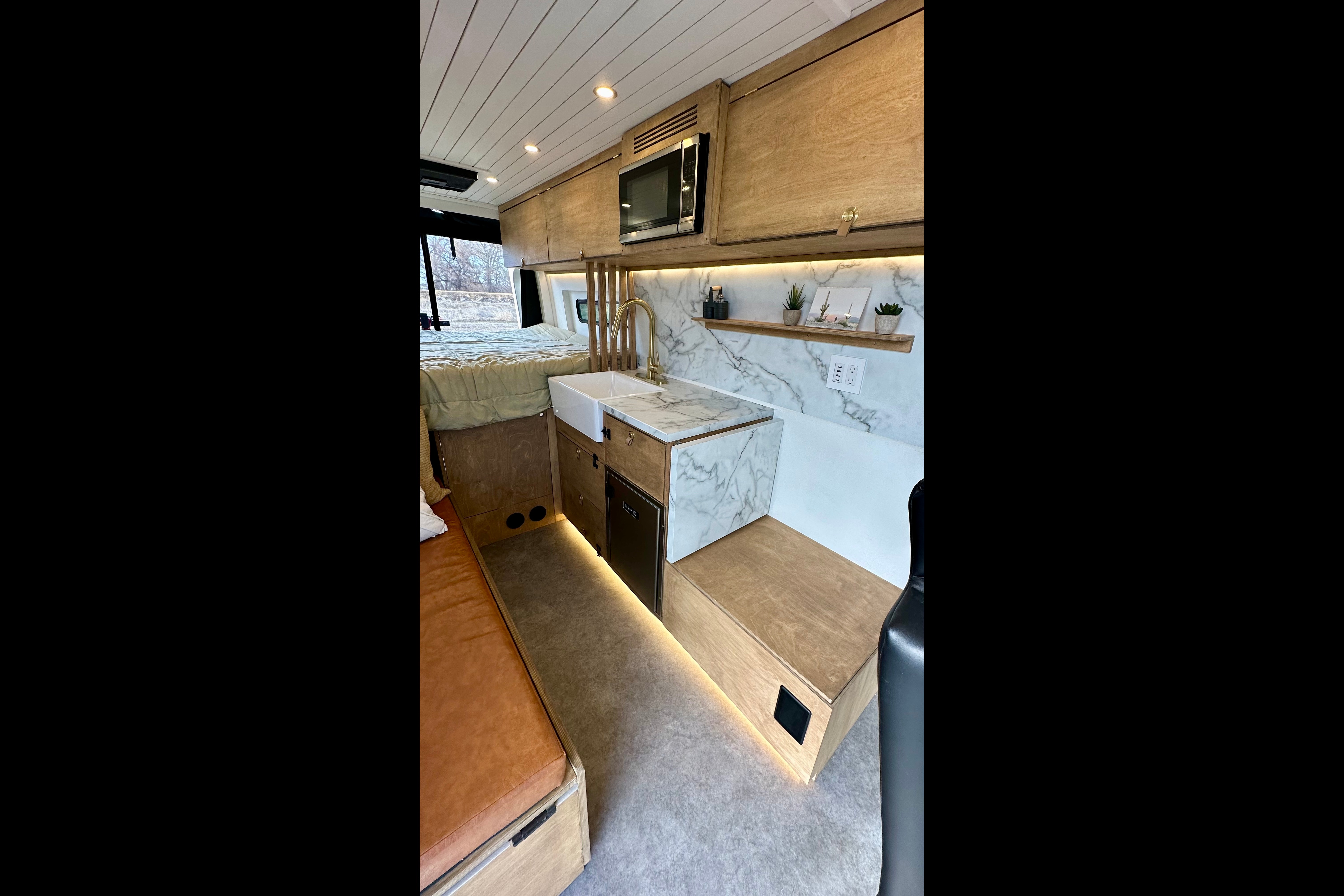 2021 LUXURY Mercedes Sprinter 4x4 Campervan "Sully"