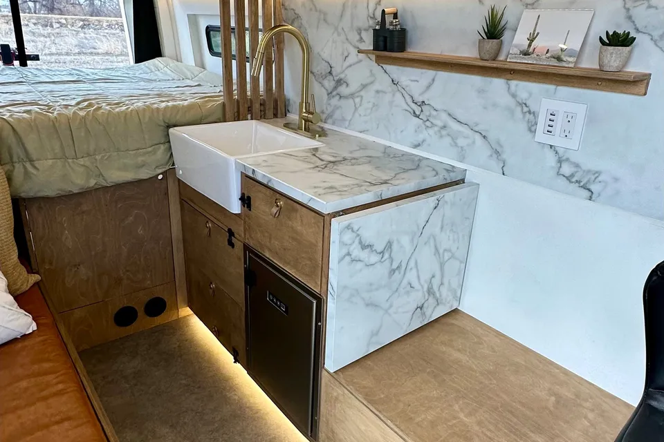 2021 LUXURY Mercedes Sprinter 4x4 Campervan "Sully"