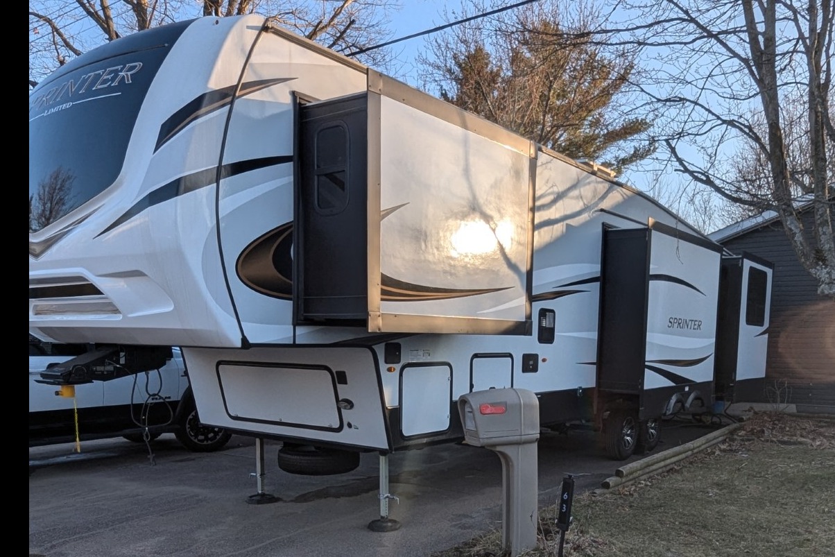 Goochy Glamper RV