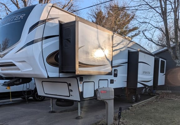 Goochy Glamper RV
