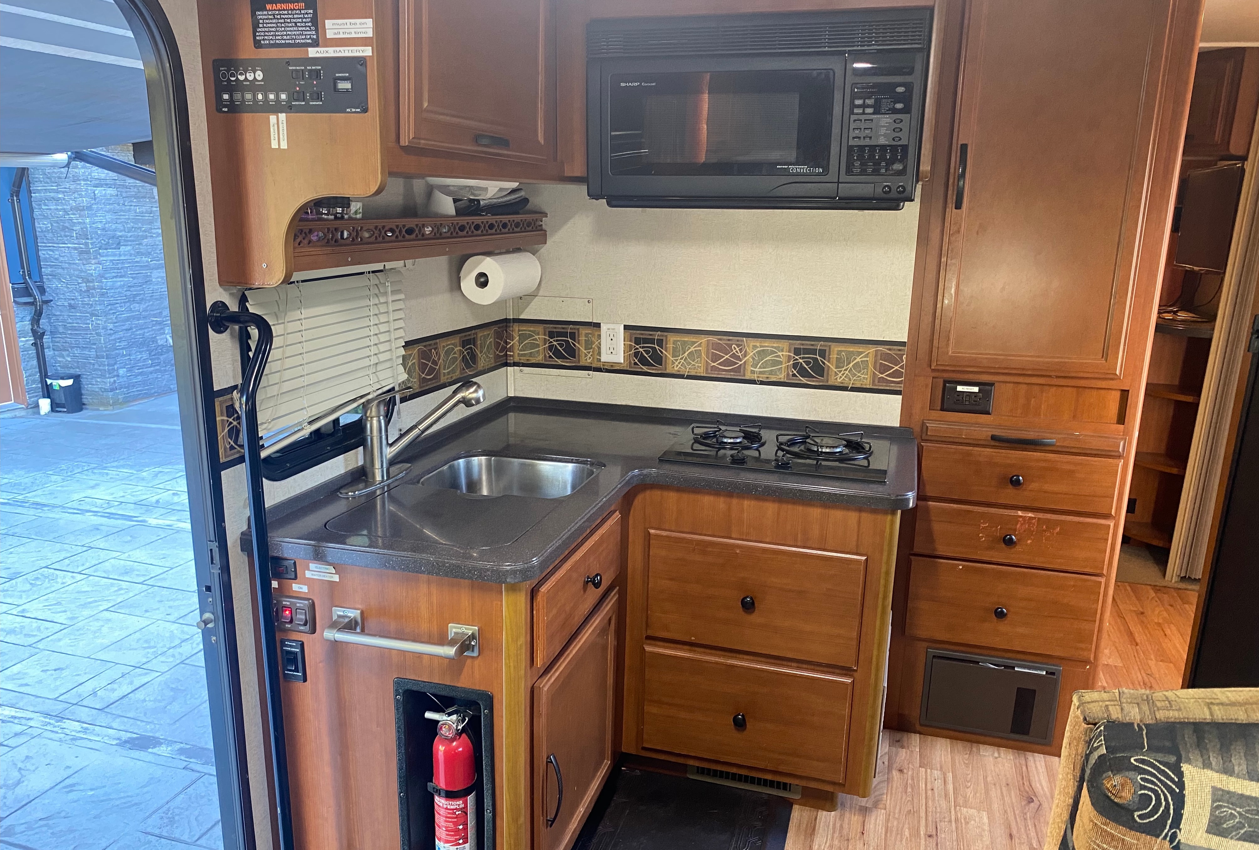 Sunny’s Fleetwood Jamboree GT | Family-Friendly | Sleeps 6 | Easy to Drive