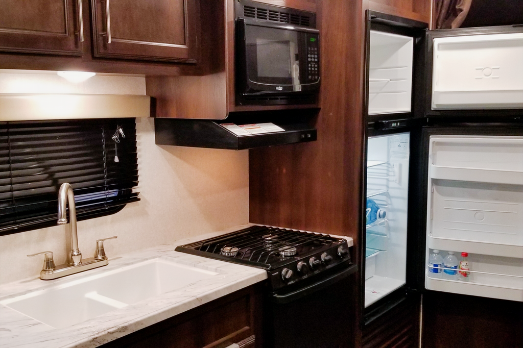 Midnight Sun  2019 Jayco Jay Flight 22ft Pet Friendly