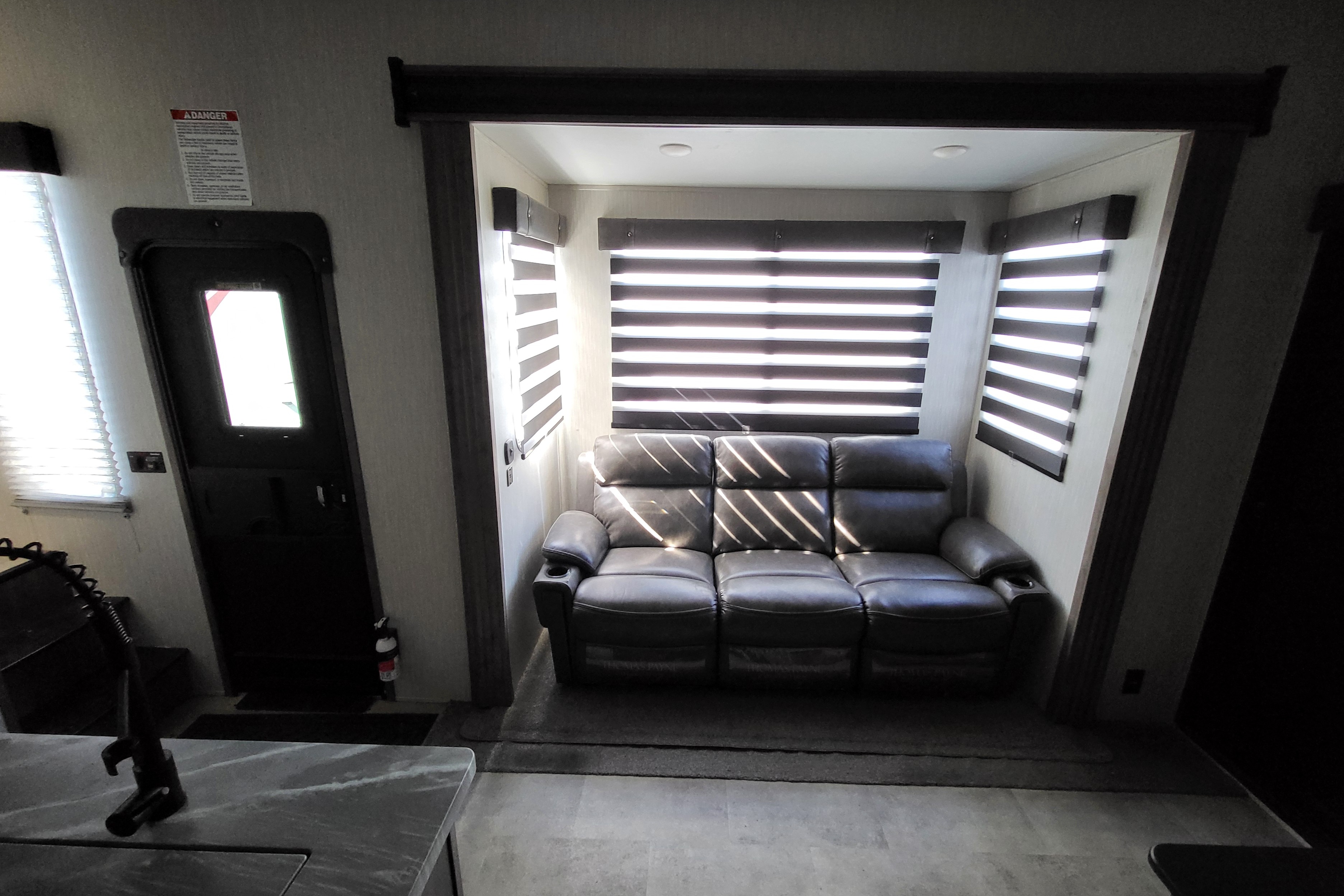 Unlimited Generator Use!!! Rv Rentals Way of Life's Forest River 324A13WS Fifth Wheel CR1