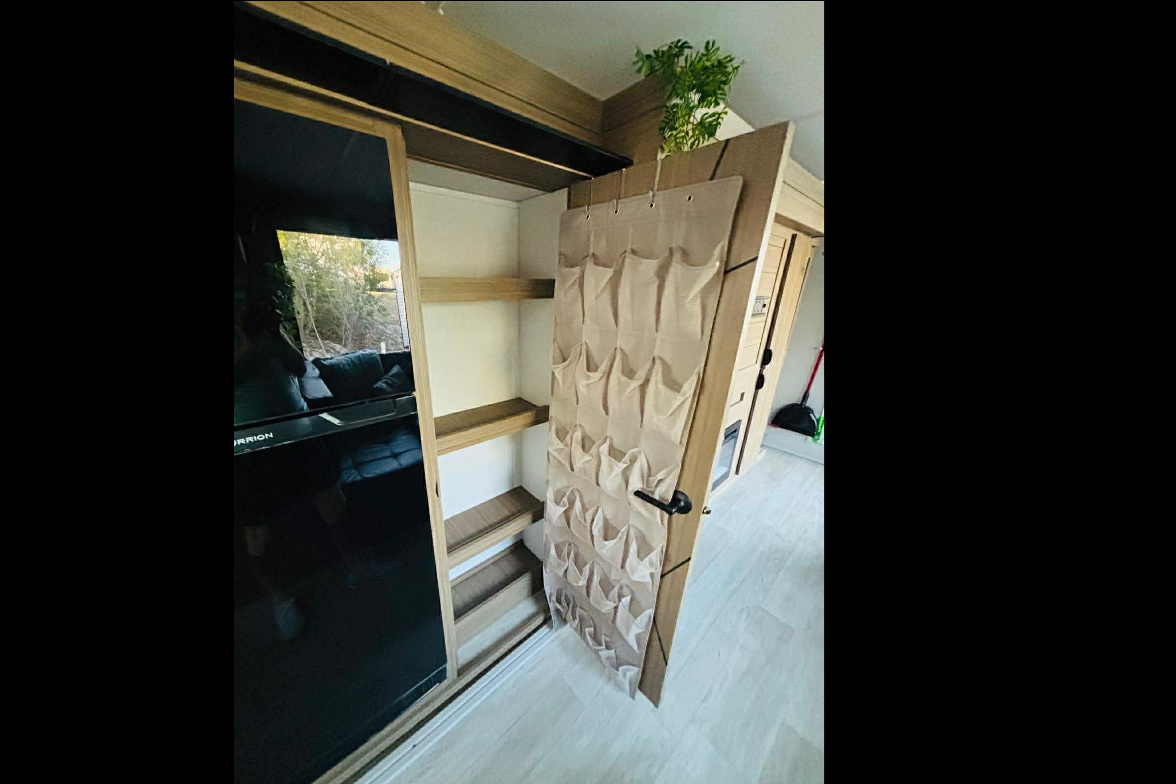 THE VIEW - a family-friendly trailer (even for toddlers) with panoramic windows