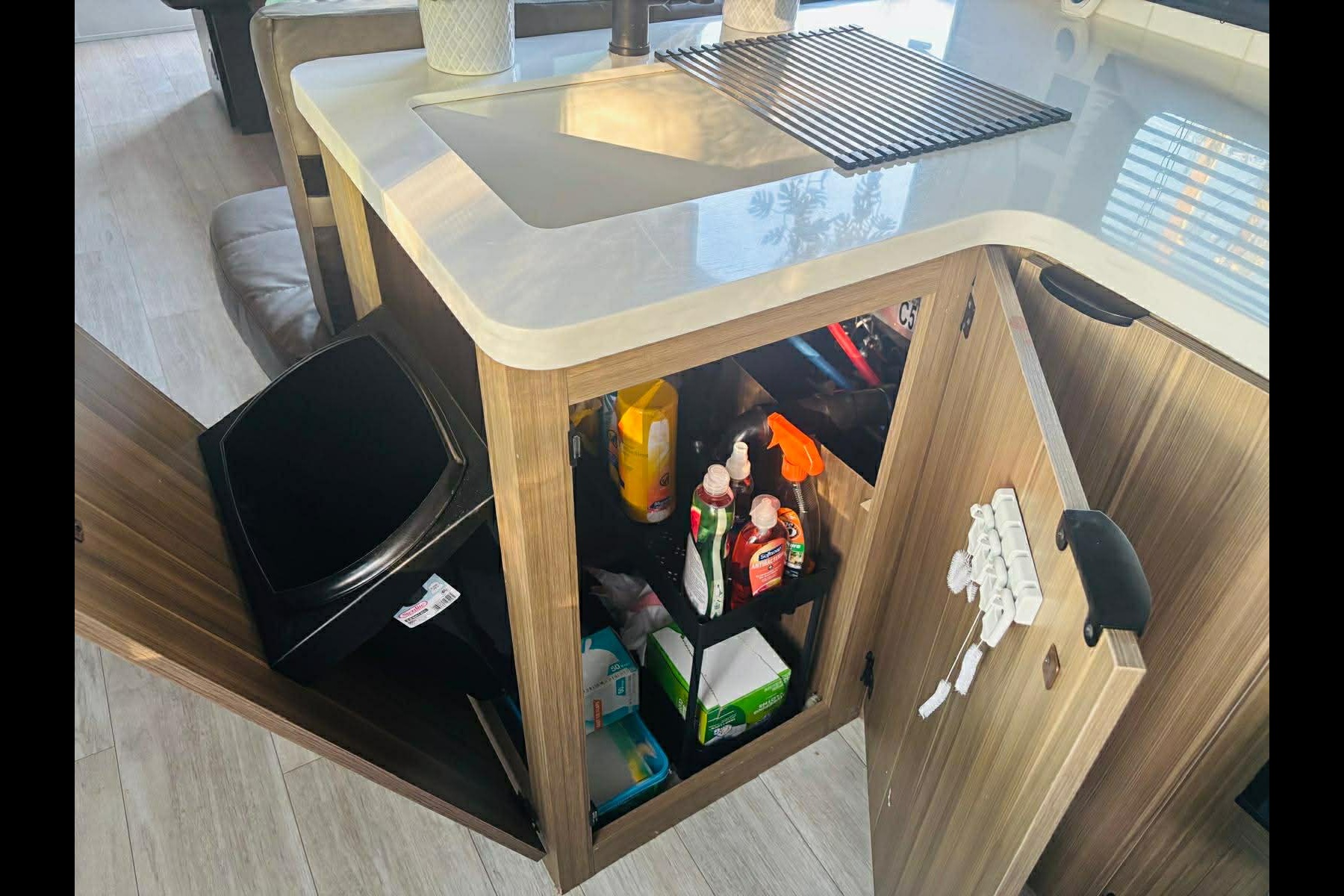 THE VIEW - a family-friendly trailer (even for toddlers) with panoramic windows