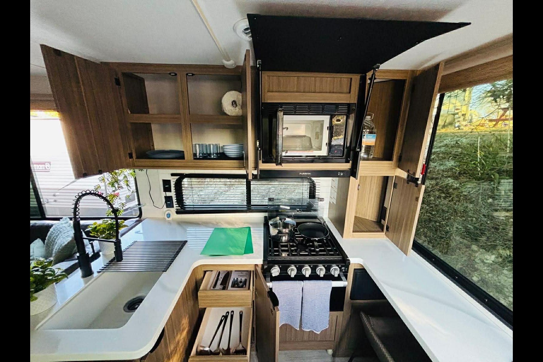 THE VIEW - a family-friendly trailer (even for toddlers) with panoramic windows