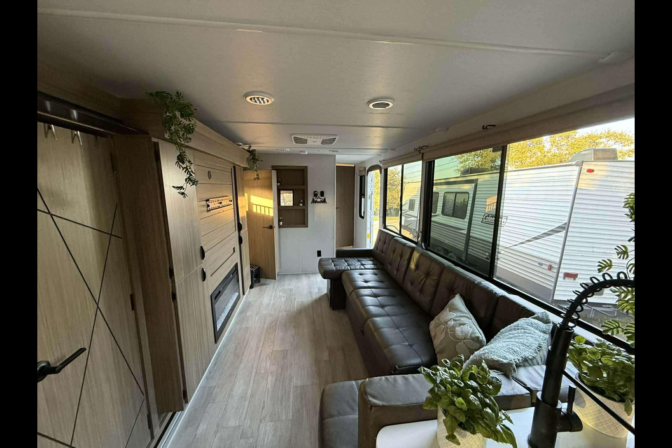THE VIEW - a family-friendly trailer (even for toddlers) with panoramic windows