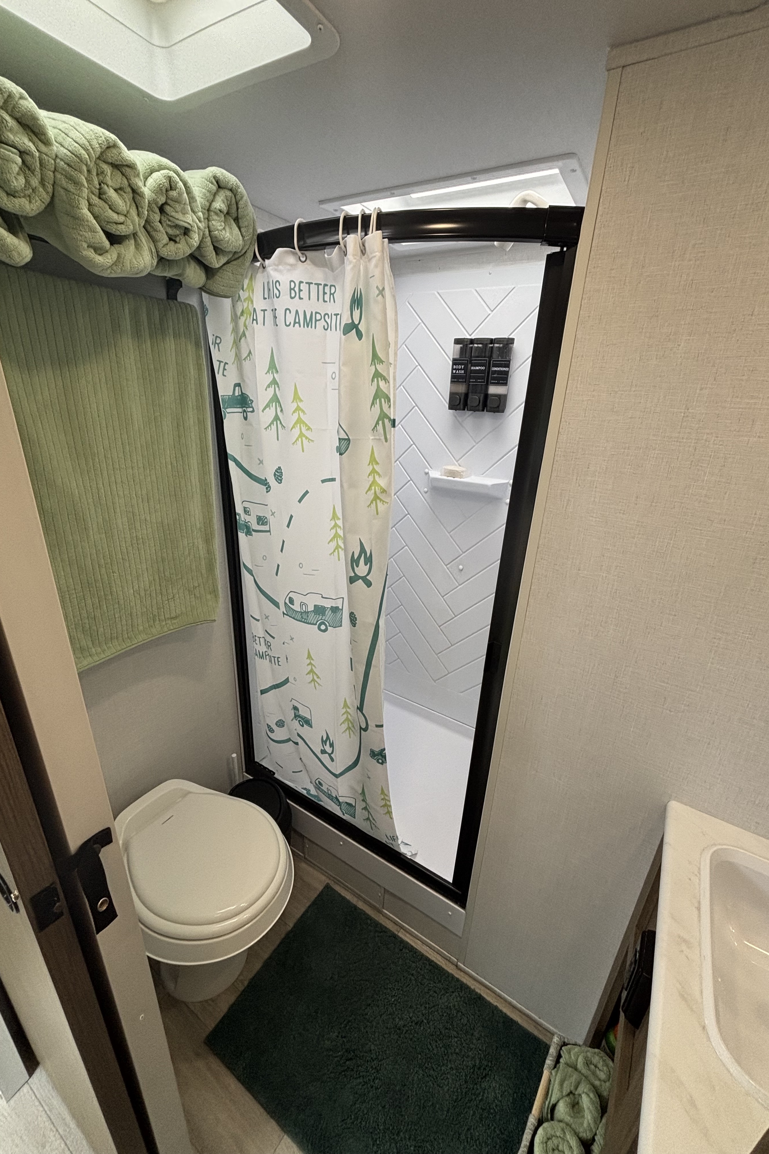 THE VIEW - a family-friendly trailer (even for toddlers) with panoramic windows