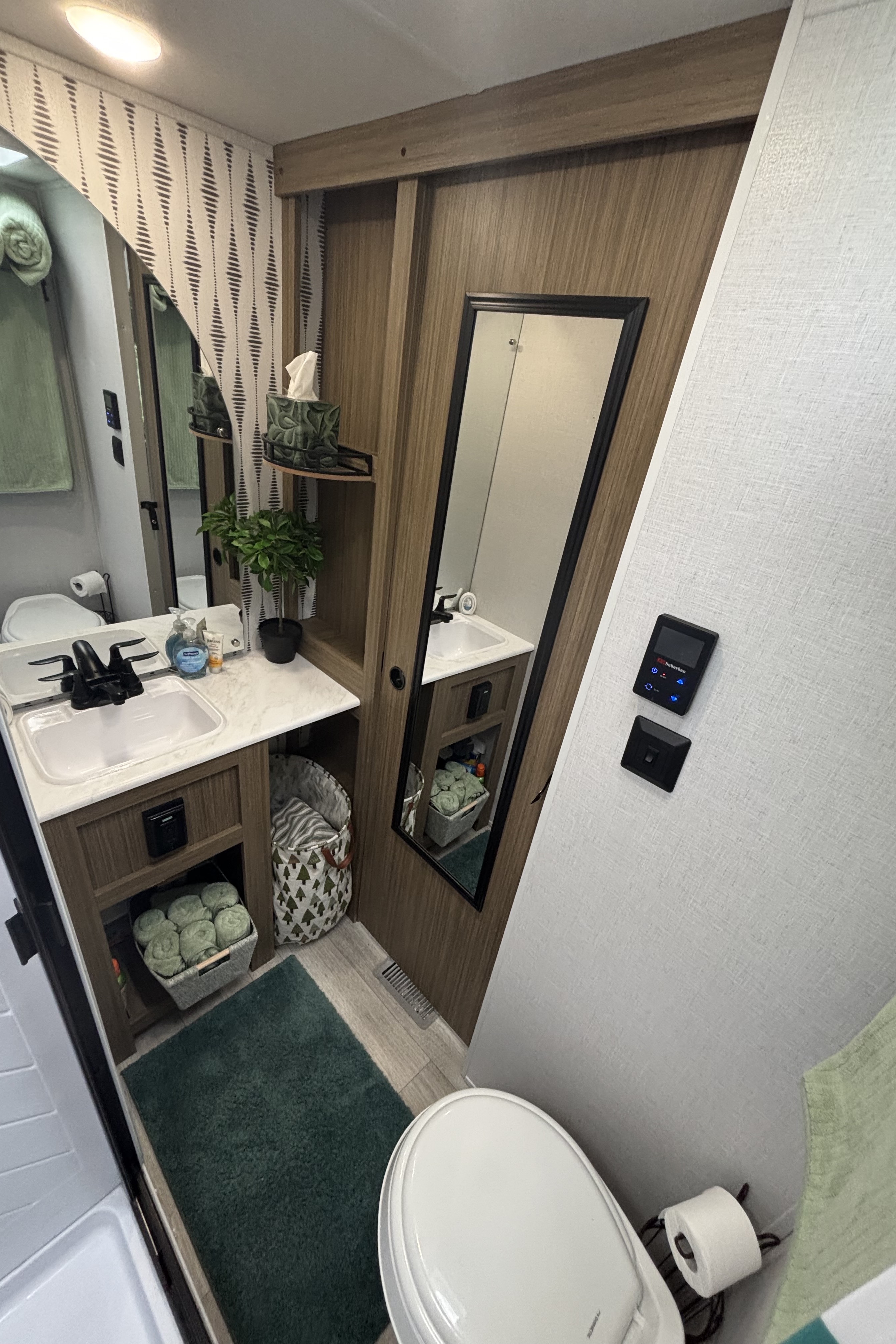 THE VIEW - a family-friendly trailer (even for toddlers) with panoramic windows