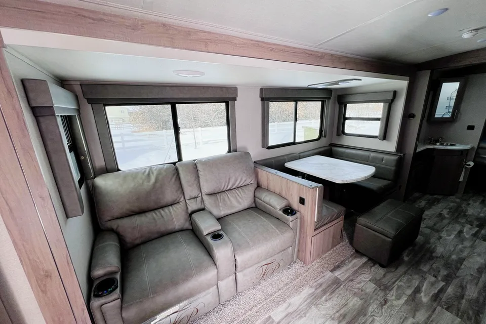 Scott's Grand Design Imagine 2910BH Travel Trailer