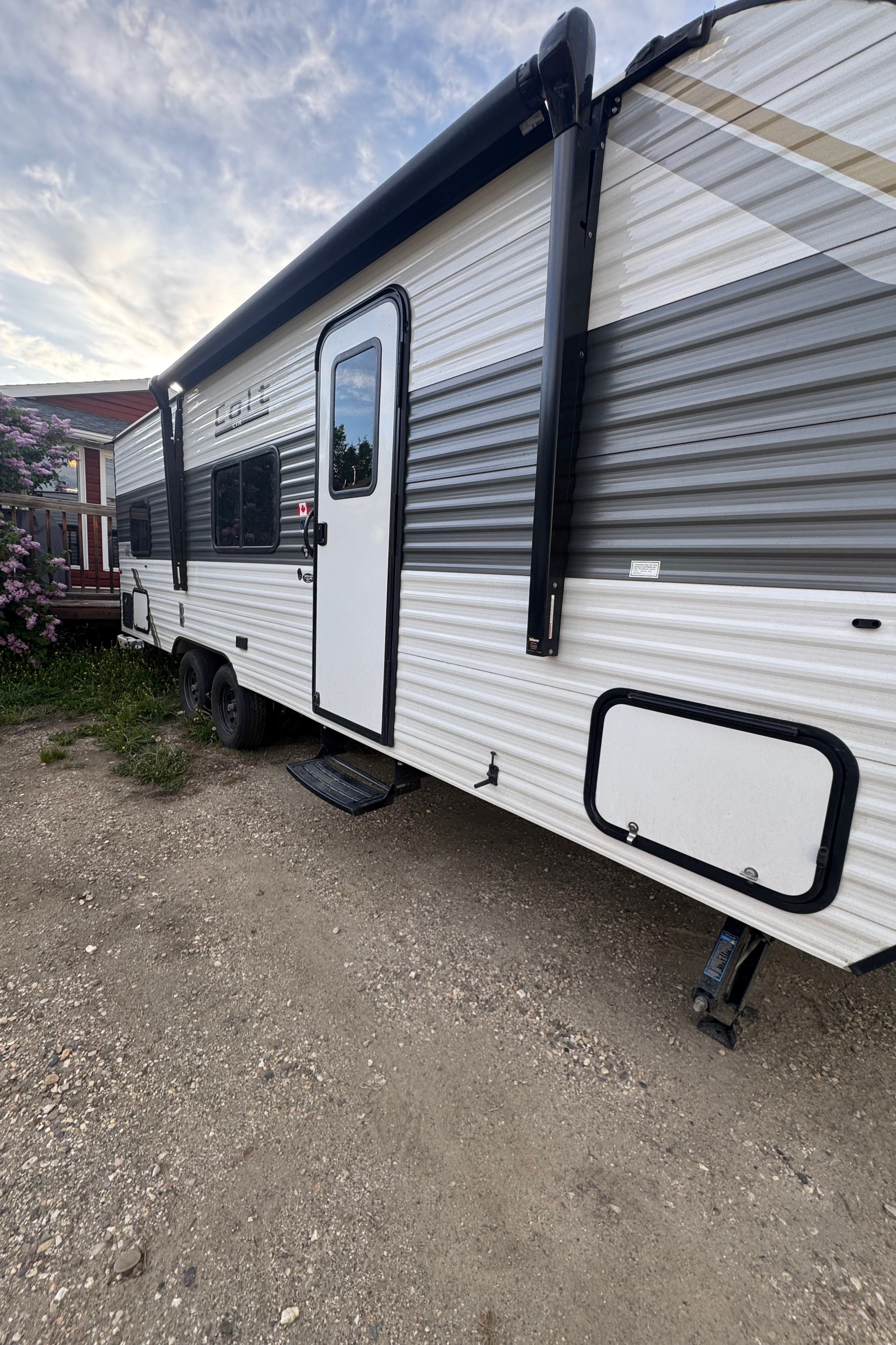 Jefrey's Open range 25 BH Travel Trailer