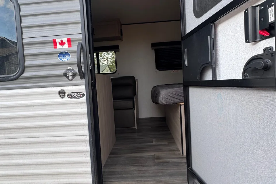 Jefrey's Open range 25 BH Travel Trailer