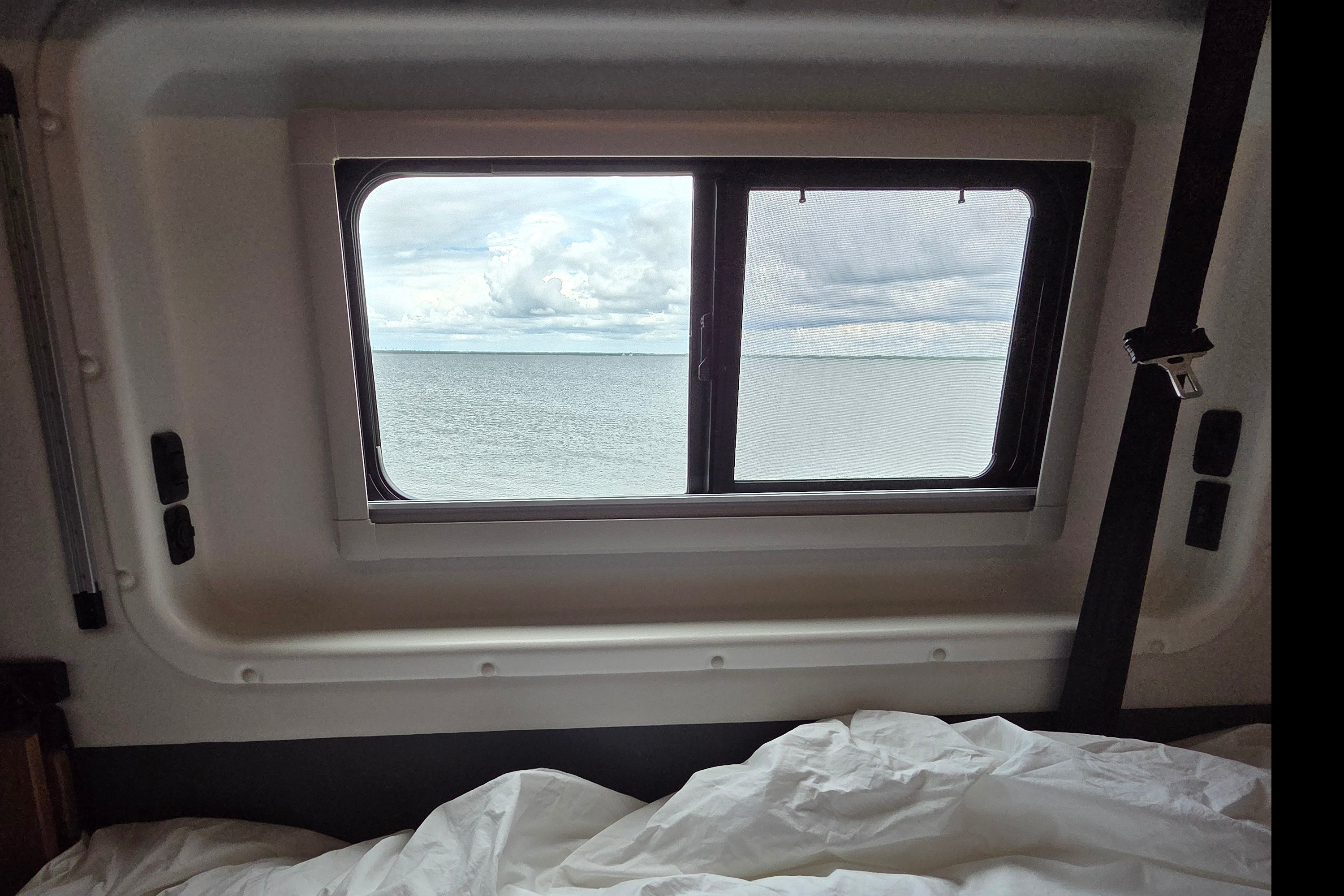 No BoonDocking-Winnebago Roam