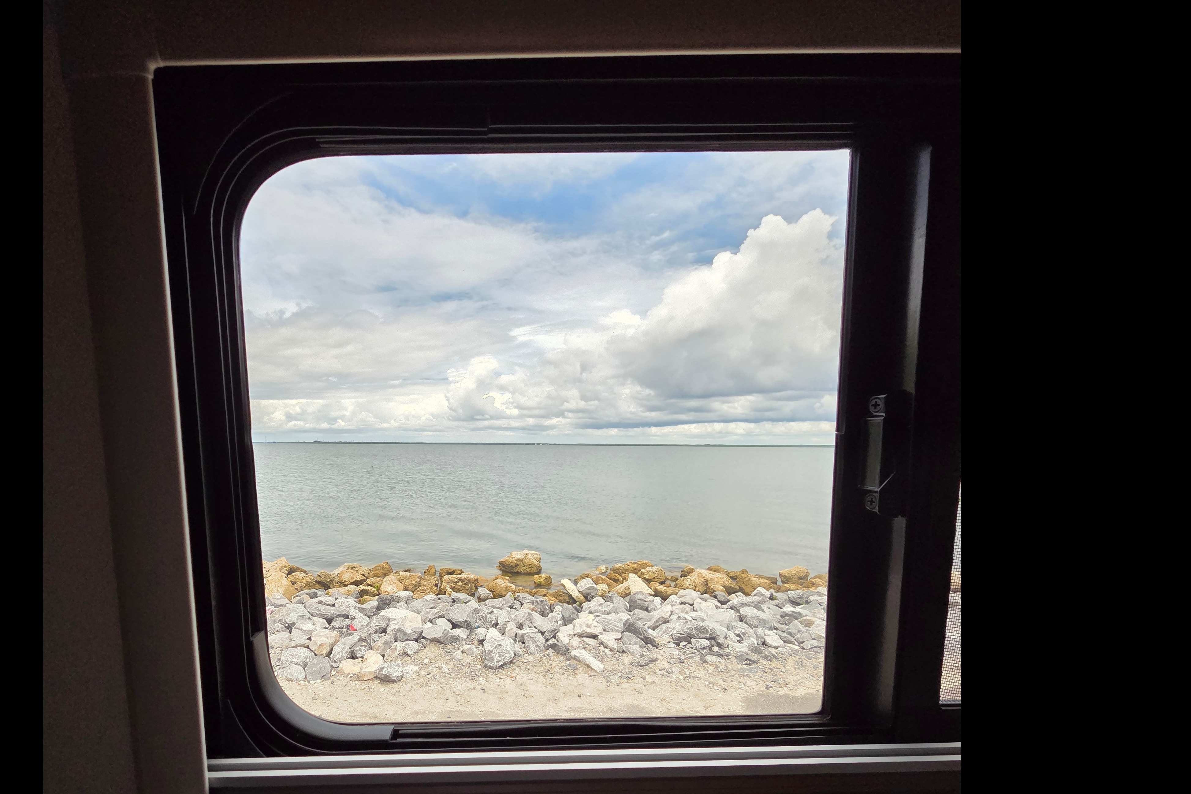 No BoonDocking-Winnebago Roam