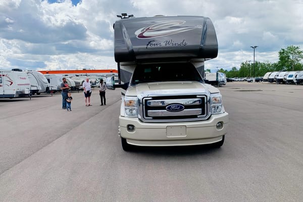Michael's Thor Motor Coach Fourwinds Super Class C