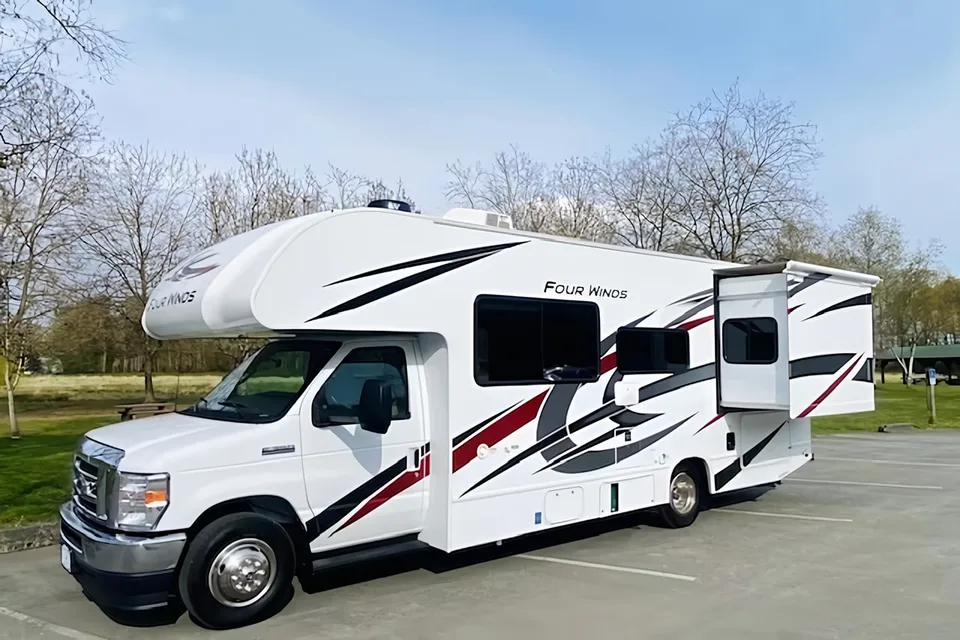 Adventure on the Way – Thor Motor Coach Four Winds 27R Class C