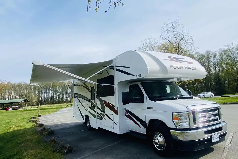 Adventure on the Way – Thor Motor Coach Four Winds 27R Class C