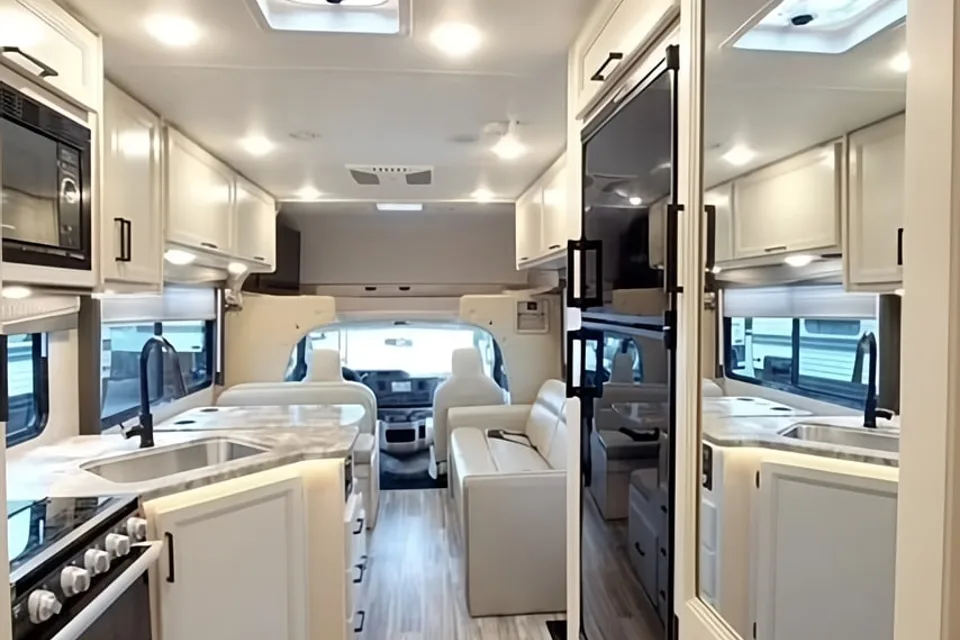 Adventure on the Way – Thor Motor Coach Four Winds 27R Class C
