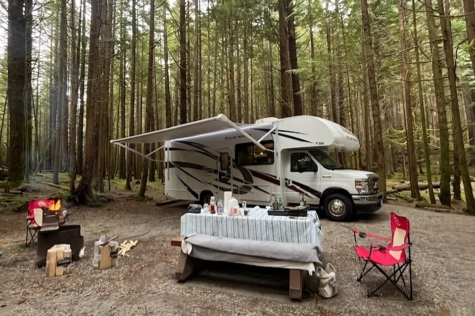 Adventure on the Way – Thor Motor Coach Four Winds 27R Class C